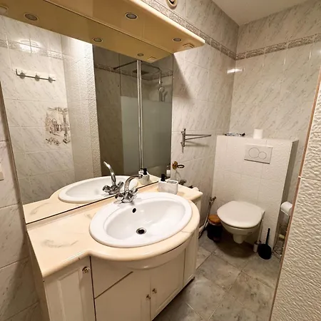 Апартаменты Paris View , Direct Access, 10 People Курбевуа
