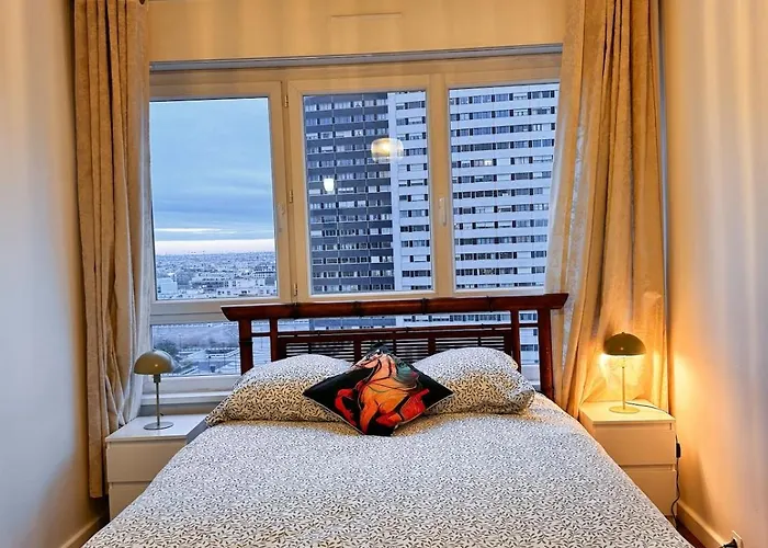 Paris View , Direct Access, 10 People