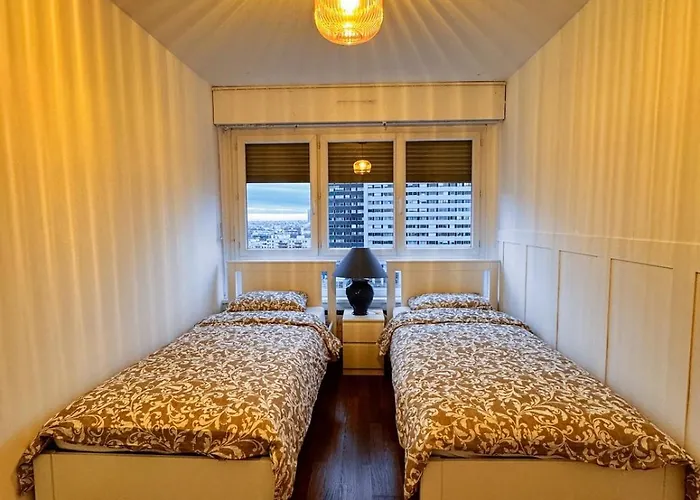 Paris View , Direct Access, 10 People * 库尔布瓦
